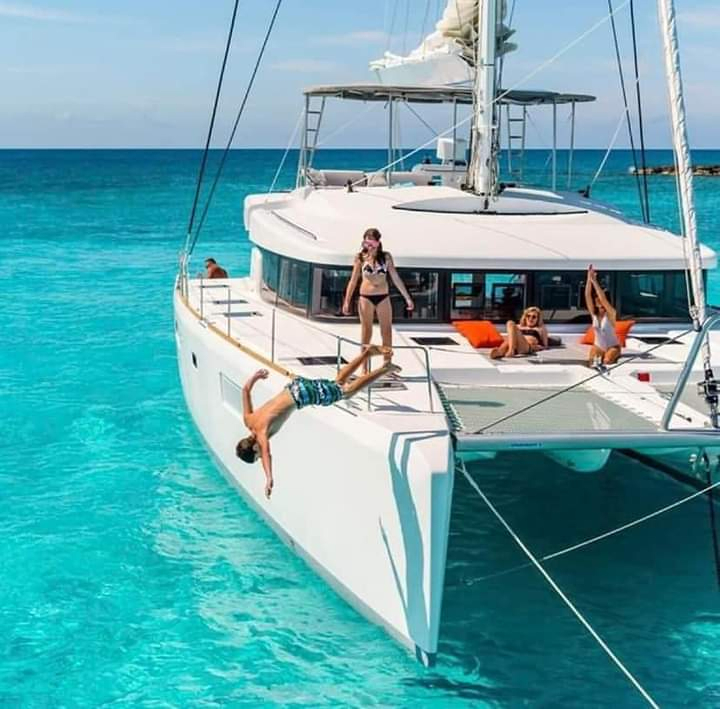 Luxury Yacht to Mnemba